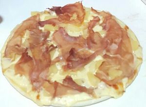 Una foto de Pizza camarón serrano a la piña