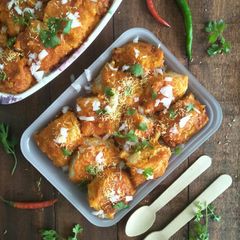 A picture of Seyal paav (bread in onion tomato gravy).