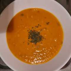 Una foto de Sopa crema de calabaza estilo asiático