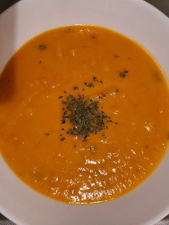 Una foto de Sopa crema de calabaza estilo asiático