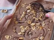 Una foto de helado de crema de avellanas