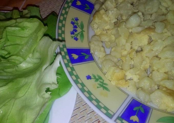 Egyszerű tojásos nokedli, salátával recept foto