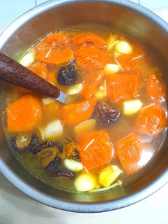 濃郁暖胃の南瓜香菇雞湯 的食譜成品照片