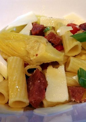 A picture of Antipasto pasta with artichokes.