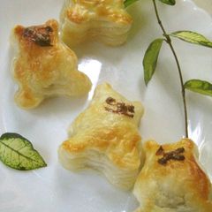 A picture of Bear Pies with 2 Ingredients.