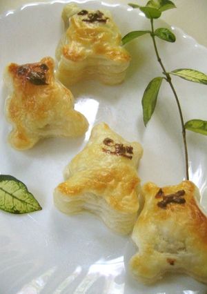 A picture of Bear Pies with 2 Ingredients.