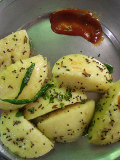 सूजी ढोकला (Suji dhokla recipe in Hindi) रेसिपी मुख्य फोटो