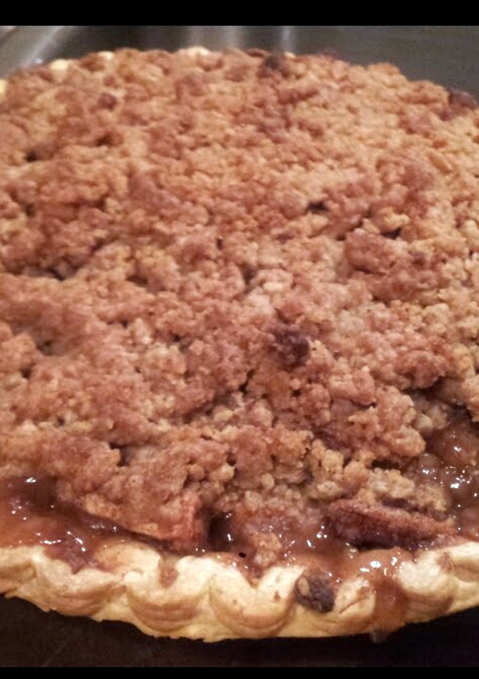 A picture of Apple Pie With Crumbled Topping.