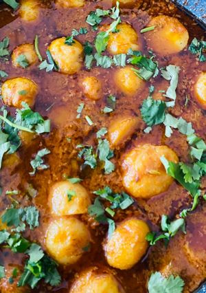 A picture of Dum aloo (baby potato curry).