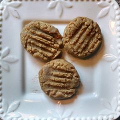 A picture of 5 Ingredient Oatmeal Peanut Butter Cookies.