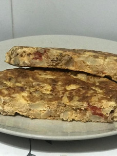 Una foto de Tortilla paisana con coliflor y atún