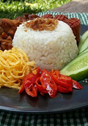 Foto resep Nasi Uduk Sederhana Magicom for Ashila's Birthday