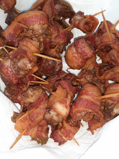 A picture of Bacon wrapped chicken livers.