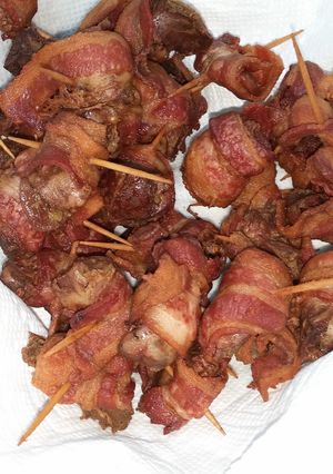 A picture of Bacon wrapped chicken livers.