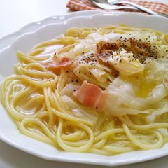 A picture of Salt & Butter Flavored Soup Pasta with Cabbage & Bacon.