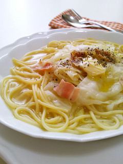 A picture of Salt & Butter Flavored Soup Pasta with Cabbage & Bacon.