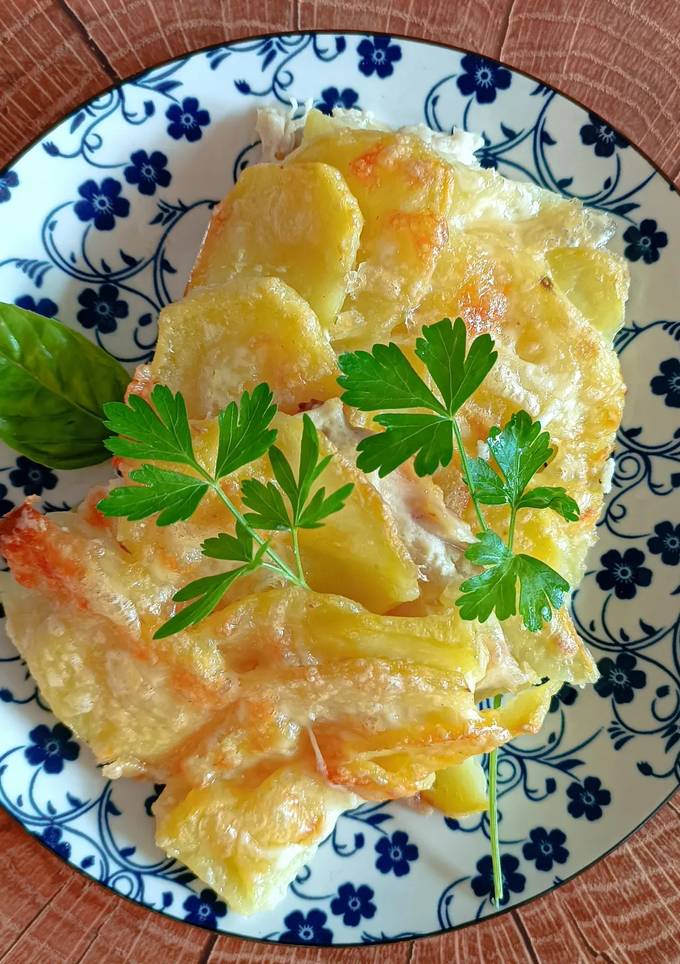 Печена картопля з курячим філе