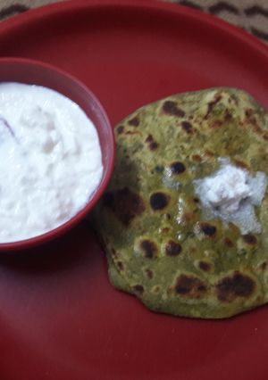 A picture of Methi Parantha.