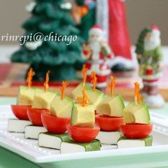 A picture of Christmas Color Pincho Veggies & Cheese.