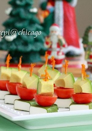 A picture of Christmas Color Pincho Veggies & Cheese.