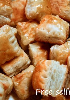 A picture of Chocolate Pie Bites made with Frozen Puff Pastry.