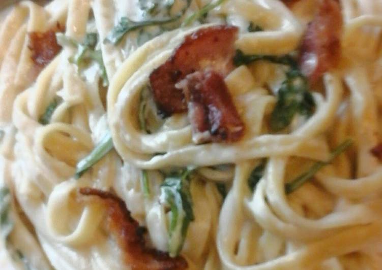 Simple Way to Make Super Quick Homemade Gorgonzola Fettuccine With Spinach And Bacon