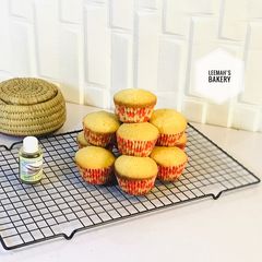 A picture of 25 pcs Vanilla Cupcakes.
