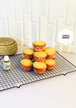 A picture of 25 pcs Vanilla Cupcakes.