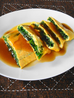 A picture of Satisfying Garlic Chive Omelet with Thickened Sauce.