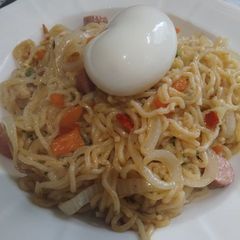A picture of Stir fried noodles.