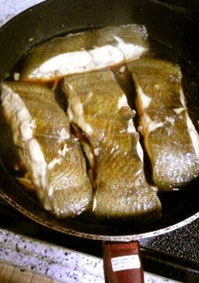 A picture of Simmered Flounder Made in a Frying Pan.