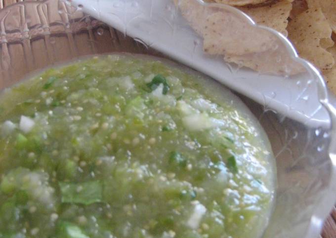 Steps to Prepare Award-winning Salsa Verde (Green Salsa)