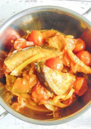A picture of Aubergine & Cherry Tomato Curry.