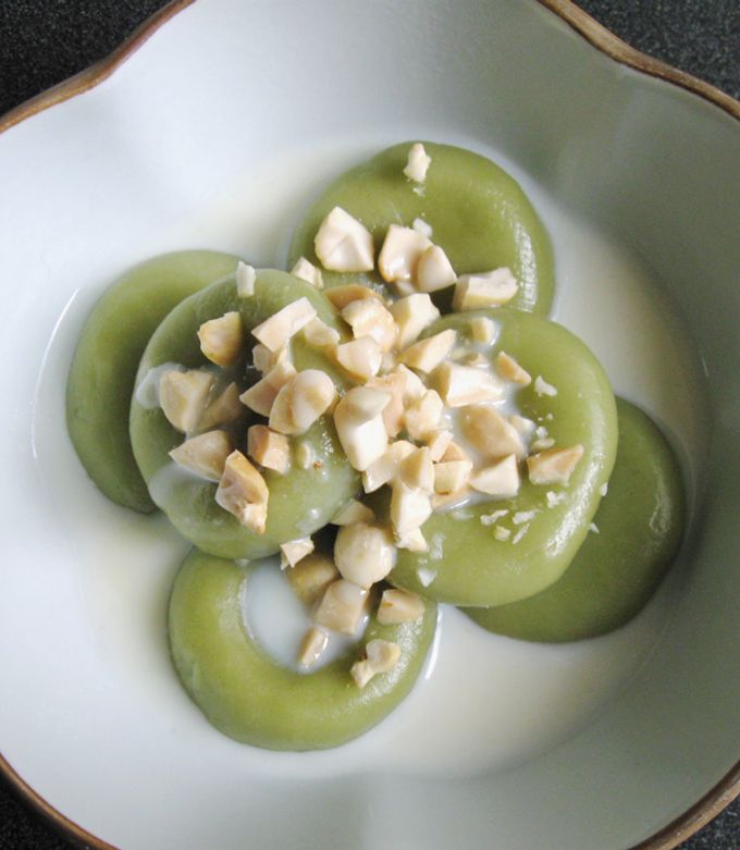 A picture of Matcha Dango With Sweet Milk Sauce.