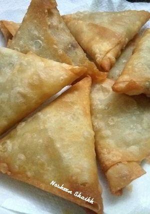 A picture of Chicken cheese samosas.