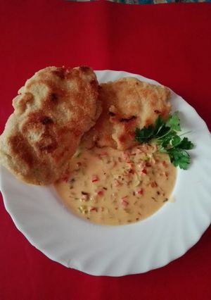 Una foto de Milanesa de pollo con salsa de crema a la mostaza