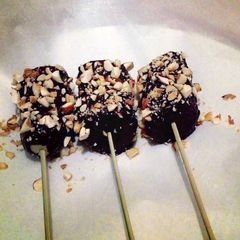 A picture of Healthy Dark Chocolate Covered Banana Pops.