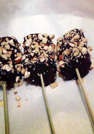 A picture of Healthy Dark Chocolate Covered Banana Pops.