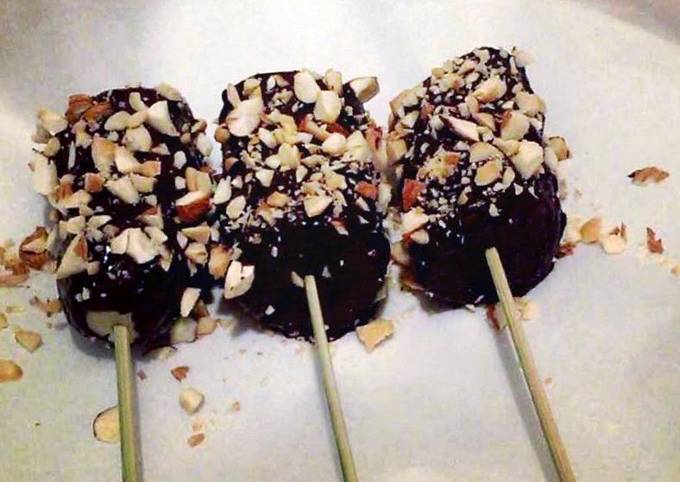 How to Make Quick Healthy Dark Chocolate Covered Banana Pops