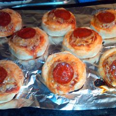 A picture of kids mini pizzas.