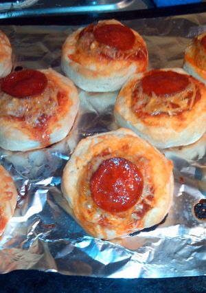 A picture of kids mini pizzas.