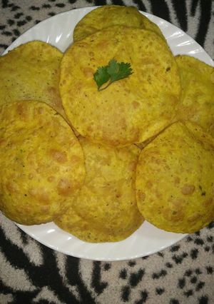 A picture of Masala puri.