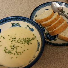 A picture of Cream of Garlic Soup (Knoblauchcremesuppe).