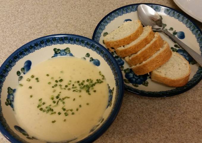 Steps to Make Speedy Cream of Garlic Soup (Knoblauchcremesuppe)