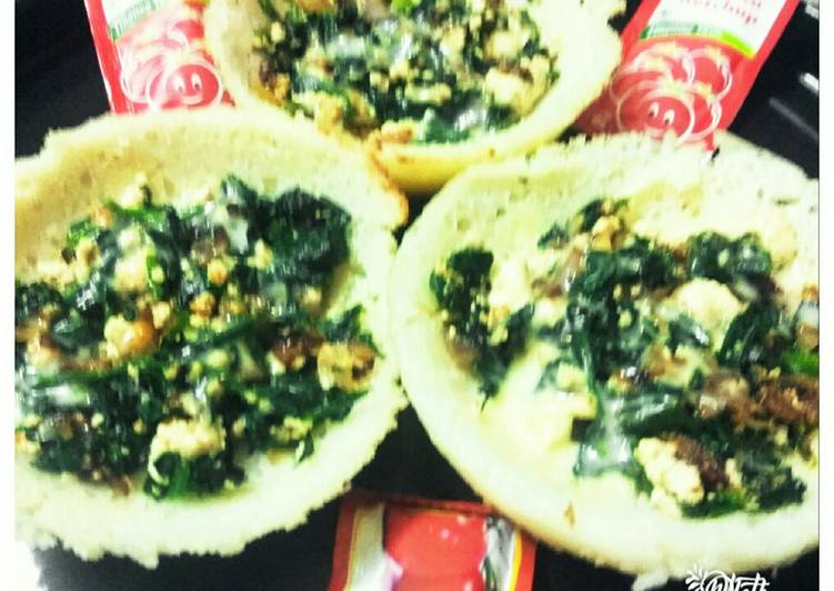 Recipe of Award-winning Rava Bowl Spinach Pizzas