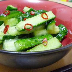 A picture of 10 Minute Spicy & Garlicky Cucumber.