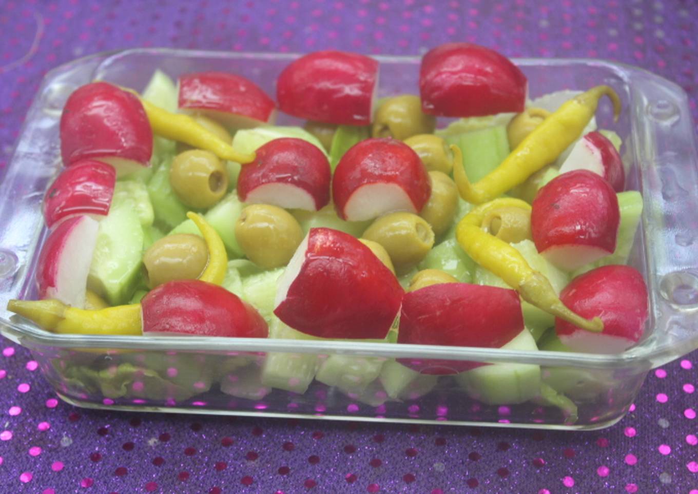 Ensalada de pepino y rábanos