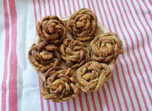 Foto di Pane alle rose con barbabietola e olio evo