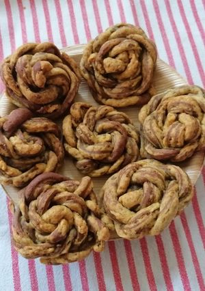 Foto di Pane alle rose con barbabietola e olio evo