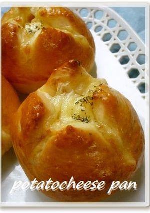 A picture of Potato Cheese Bread.